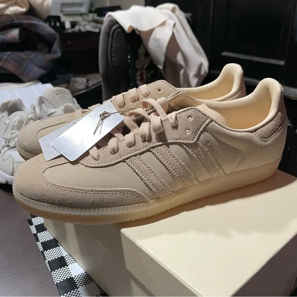 adidas Samba Sneakers in Beige - Picture 2 of 8